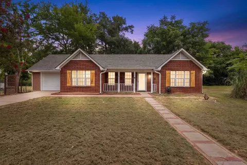 917 Leach St, Kilgore, TX 75662