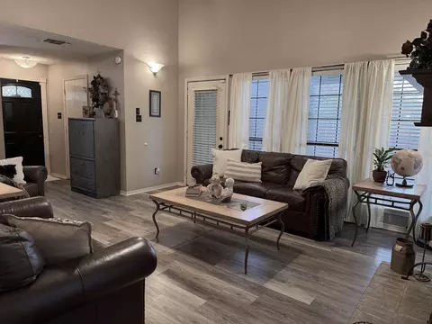 Living - 102 Sage Rd, Longview, TX 75604 photo 2 of 3