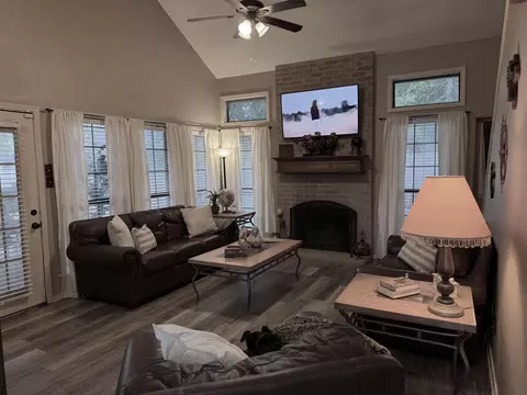 Living - 102 Sage Rd, Longview, TX 75604 photo 3 of 3