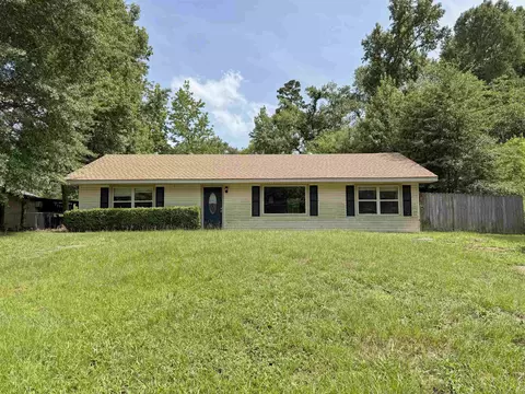 409 W Henderson St, Overton, TX 75684