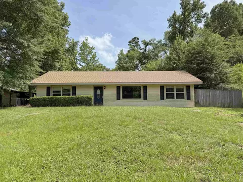 409 W Henderson St, Overton, TX 75684