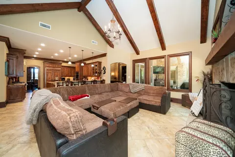 Living - 4405 Windrush Blvd, Longview, TX 75604 photo 4 of 5