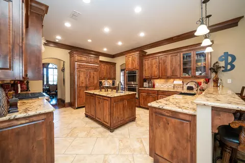 Kitchen - 4405 Windrush Blvd, Longview, TX 75604 photo 3 of 5