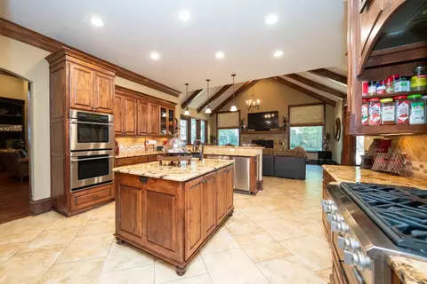 Kitchen - 4405 Windrush Blvd, Longview, TX 75604 photo 4 of 5