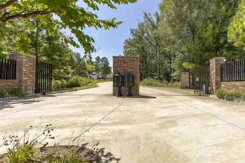 210 Longleaf Dr, Longview, TX 75602