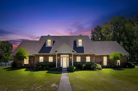228 Taylor George Dr, Longview, TX 75605