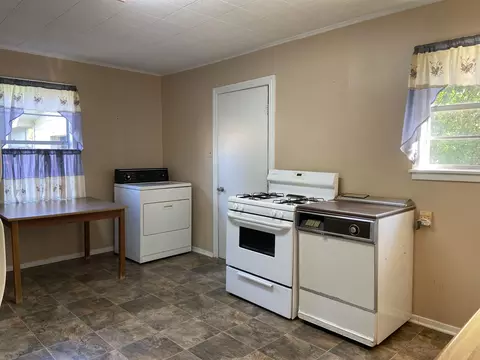 385 W York, Harleton, TX 75651 photo 4