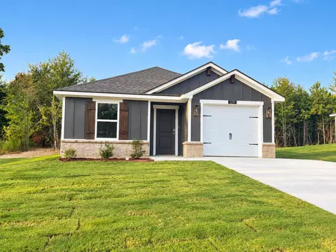 179 Spokane St, Gladewater, TX 75647