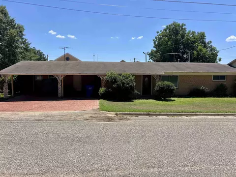 210 E Frazior St, Linden, TX 75563