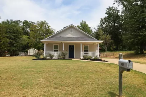129 Dr Mlk Jr Dr, Gladewater, TX 75647