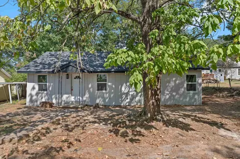 501 Arcola St, Overton, TX 75684