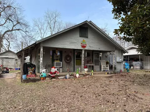 705 N 5 N Mill St, Henderson, TX 75652