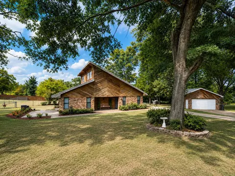 540 Post Oak St, Overton, TX 75684