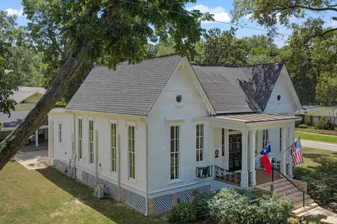 Exterior - 502 E Walker, Jefferson, TX 75657 photo 3 of 8