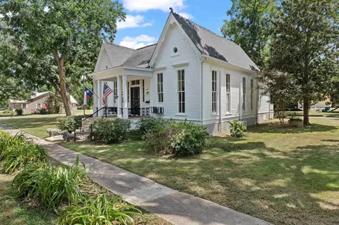 Exterior - 502 E Walker, Jefferson, TX 75657 photo 2 of 8
