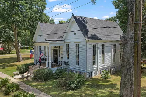Exterior - 502 E Walker, Jefferson, TX 75657 photo 4 of 8