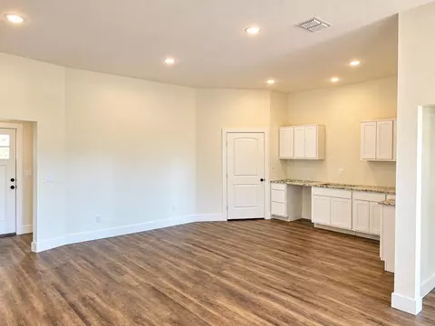812 S Premier Rd, Longview, TX 75604 photo 3