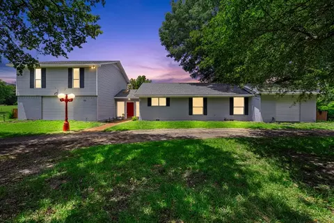 710 W Country Club Rd, Hallsville, TX 75650
