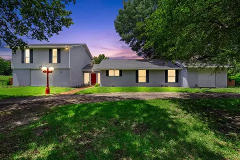710 W Country Club Rd, Hallsville, TX 75650
