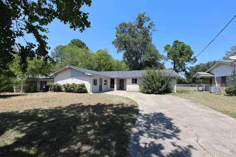 203 Erskine Dr, Longview, TX 75601