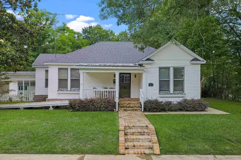 607 E Delta St, Jefferson, TX 75657