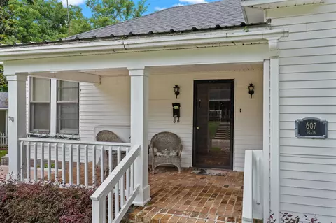 607 E Delta St, Jefferson, TX 75657 photo 9