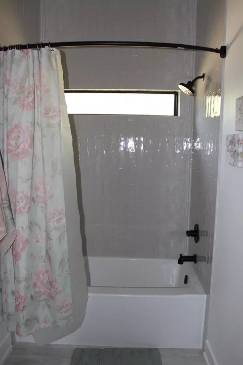 Bath - 1912 George Richey Rd, Longview, TX 75604 photo 3 of 7
