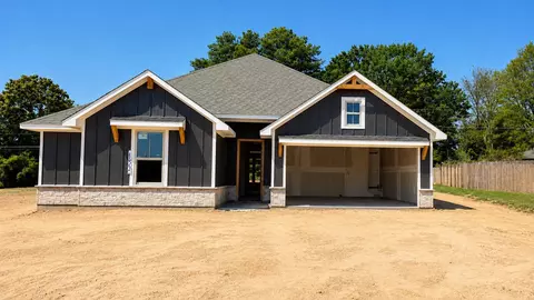 1524 Grace Acres Ln, Longview, TX 75605