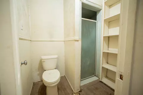 Bath - 810 E Melton St, Longview, TX 75602 photo 3 of 3