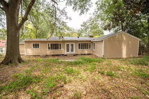 Exterior - 810 E Melton St, Longview, TX 75602 photo 2 of 3