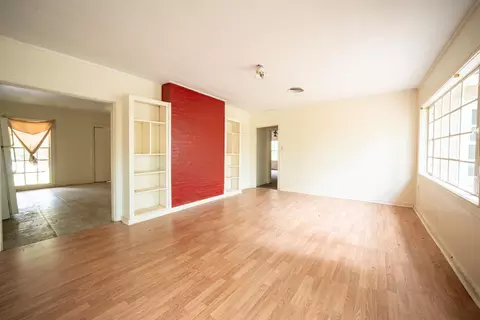Living - 810 E Melton St, Longview, TX 75602 photo 6 of 10