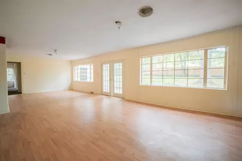 Living - 810 E Melton St, Longview, TX 75602 photo 8 of 10
