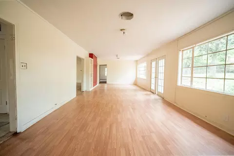 Living - 810 E Melton St, Longview, TX 75602 photo 7 of 10