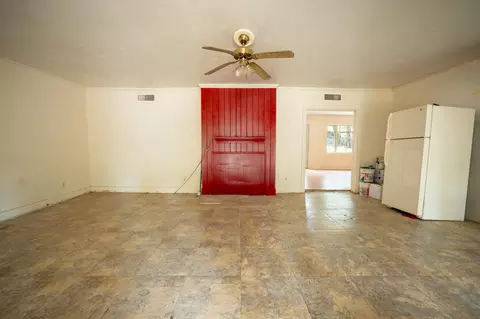 Living - 810 E Melton St, Longview, TX 75602 photo 1 of 10