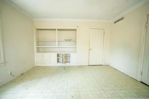 Living - 810 E Melton St, Longview, TX 75602 photo 10 of 10