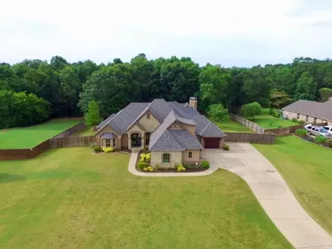 165 Alexis Dr, Longview, TX 75605