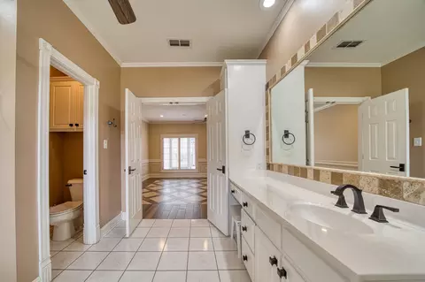 Bath - 3 Daisy Ct, Longview, TX 75604 photo 3 of 6
