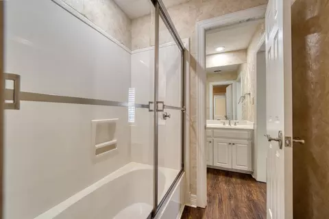 Bath - 3 Daisy Ct, Longview, TX 75604 photo 6 of 6