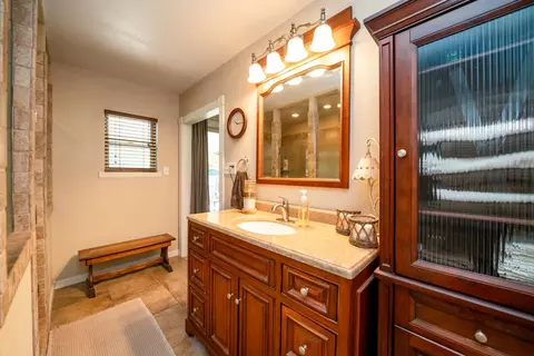 Bath - 4538 W Loop 281, Longview, TX 75604 photo 2 of 4