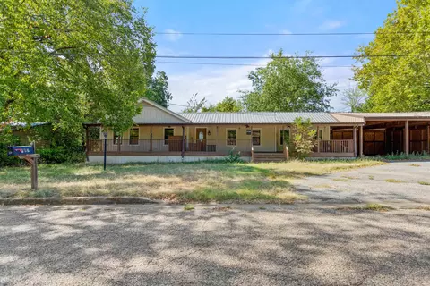 204 W Tarbutton St, Troup, TX 75789