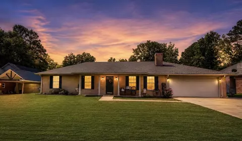 1230 San Salvador Dr, Longview, TX 75602