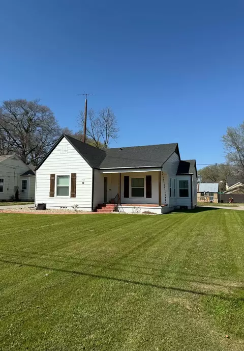 707 E Young St, Longview, TX 75602 photo 1