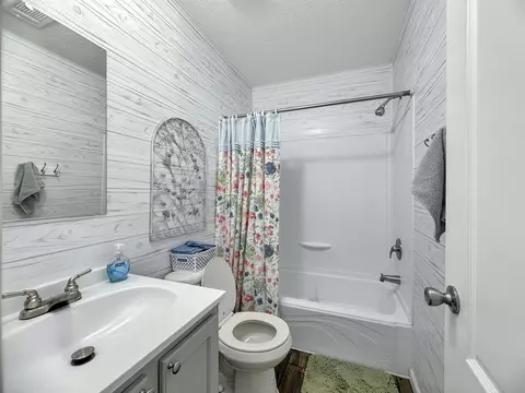 Bath - 116 E Ave G, Hooks, TX 75561 photo 5 of 5