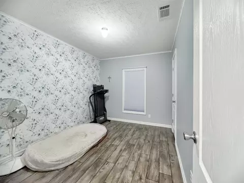 Bedroom - 116 E Ave G, Hooks, TX 75561 photo 4 of 4