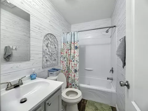 Bath - 116 E Ave G, Hooks, TX 75561 photo 4 of 4