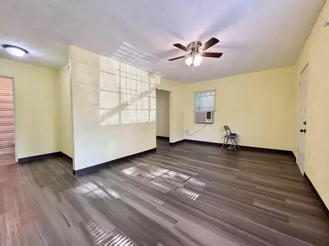 Living - 409 Plainview St, Longview, TX 75604 photo 2 of 4