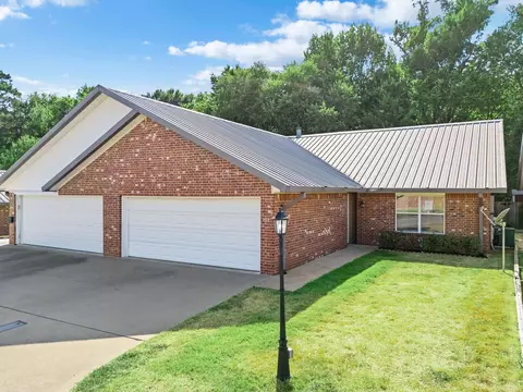 2105 Sandstone Dr, Longview, TX 75605