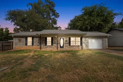 10204 Rolling Pnes, Tyler, TX 75707