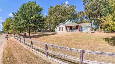 237 Lakeview Cir, Jefferson, TX 75657