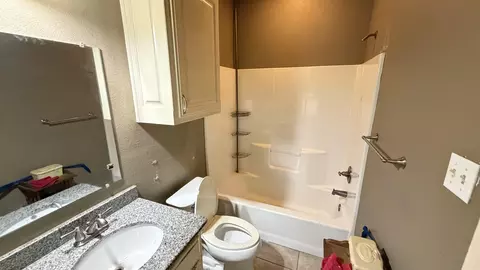 Bath - 206 E Rowe, Longview, TX 75605 photo 2 of 2